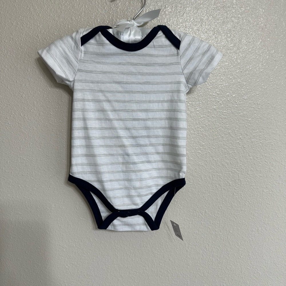 NWT 7 For All Mankind white short sleeve onesie (6-9 months) unisex